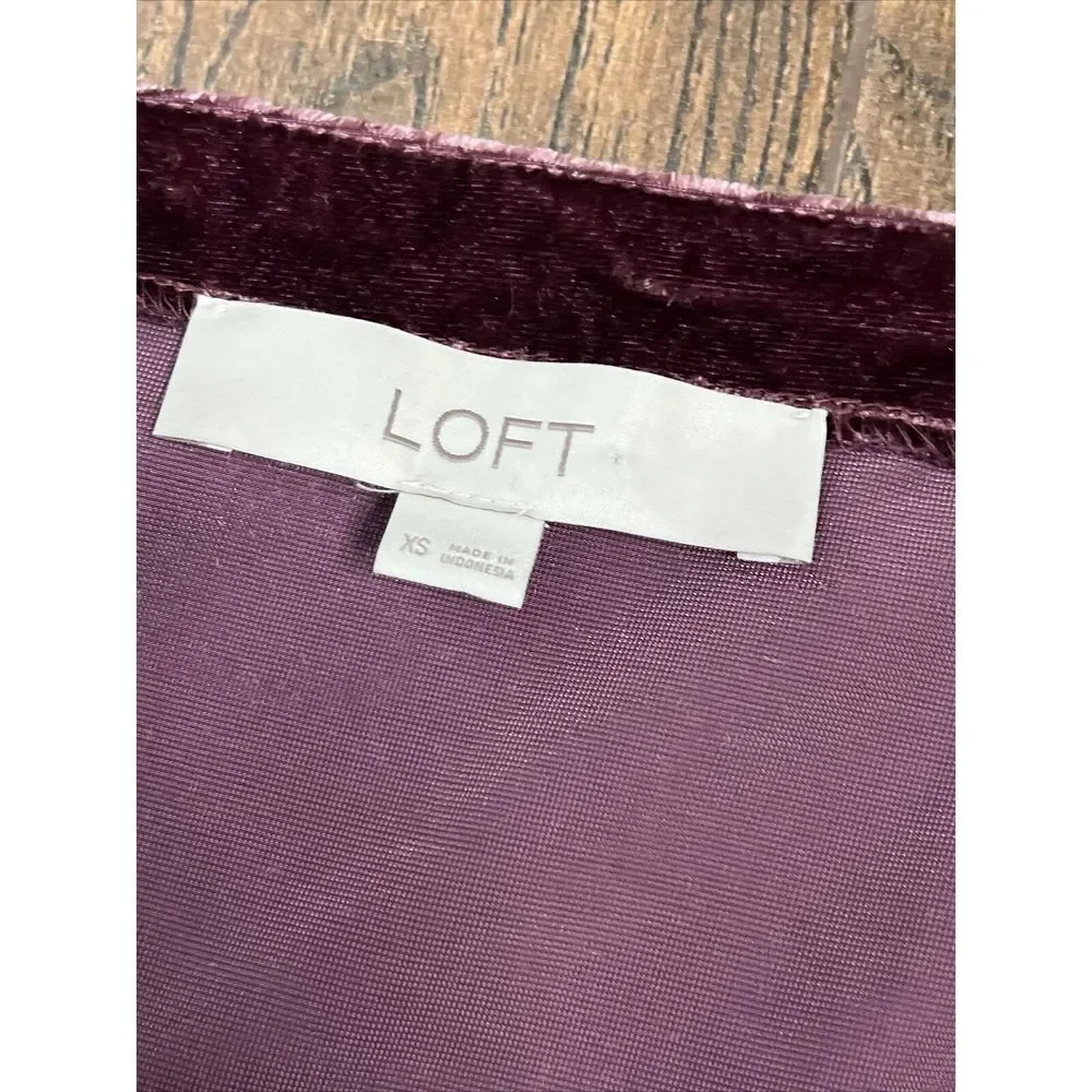 WOMENS‎ ANN TAYLOR LOFT PURPLE CRUSHED VELVET SHORT PUFF SLEEVE V-NECK TOP XS